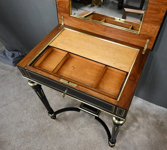 Table à Ouvrage en Bois noirci, époque Napoléon III – 2ème partie XIXe