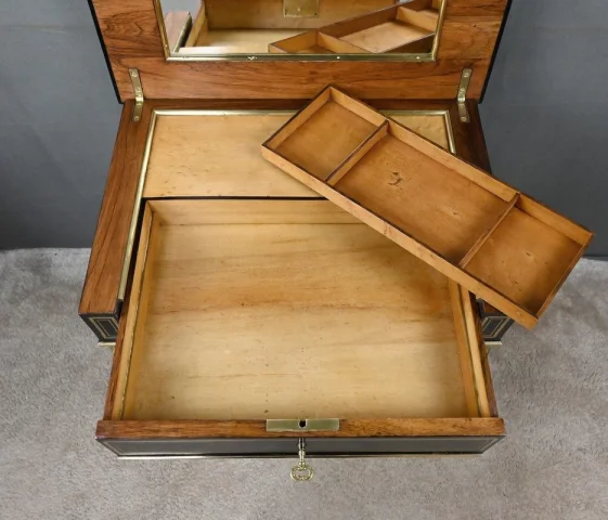 Table à Ouvrage en Bois noirci, époque Napoléon III – 2ème partie XIXe