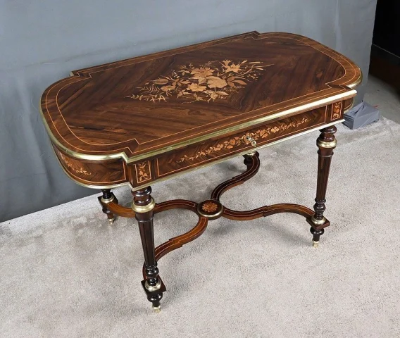 Table de Milieu en Placage de Palissandre, époque Napoléon III – 2ème partie XIXe