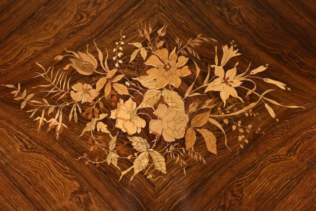 Table de Milieu en Placage de Palissandre, époque Napoléon III – 2ème partie XIXe