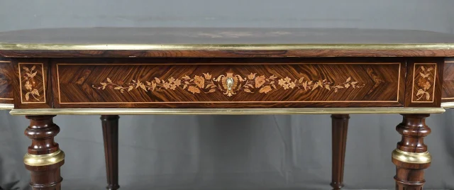 Table de Milieu en Placage de Palissandre, époque Napoléon III – 2ème partie XIXe