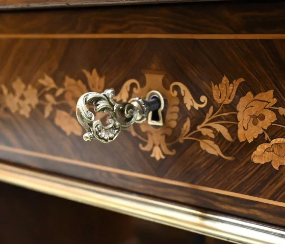 Table de Milieu en Placage de Palissandre, époque Napoléon III – 2ème partie XIXe
