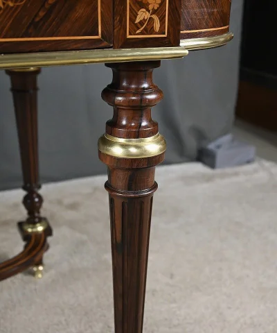 Table de Milieu en Placage de Palissandre, époque Napoléon III – 2ème partie XIXe