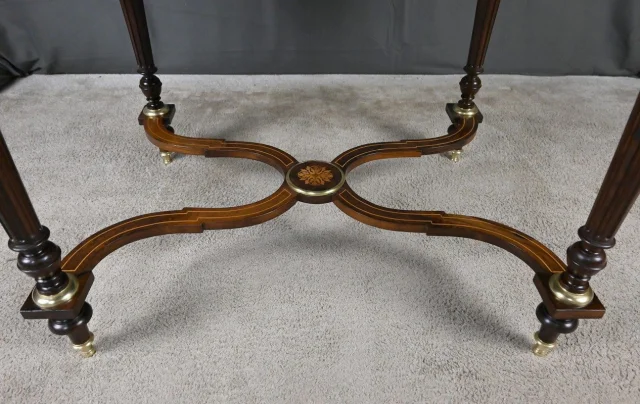 Table de Milieu en Placage de Palissandre, époque Napoléon III – 2ème partie XIXe