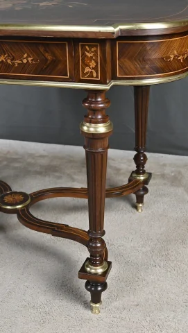 Table de Milieu en Placage de Palissandre, époque Napoléon III – 2ème partie XIXe
