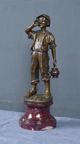 Bronze « Le Petit Porteur d'Eau », firmado Dubois – Finales del siglo XIX