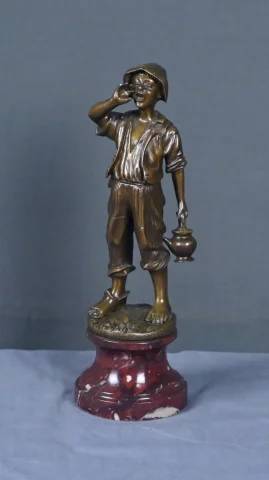 Bronze « Le Petit Porteur d'Eau », firmado Dubois – Finales del siglo XIX