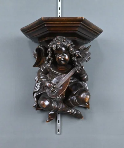 Wandkonsole aus geschnitztem Nussbaum, Renaissance-Stil – spätes 19. Jahrhundert — Restauré