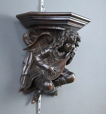Wandkonsole aus geschnitztem Nussbaum, Renaissance-Stil – spätes 19. Jahrhundert — Restauré