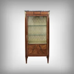 Vitrine en acajou, style Louis XVI – Début XXe

**路易十六风格桃花心木展示柜 — 20世纪初**