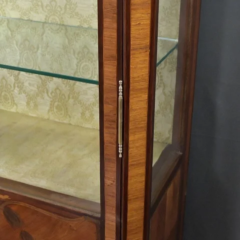 Vitrine en acajou, style Louis XVI – Début XXe

**路易十六风格桃花心木展示柜 — 20世纪初** — Restauré