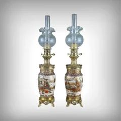 Paire de Lampes à Pétrole en Porcelaine Satsuma & Bronze, Japon – Fin XIXe