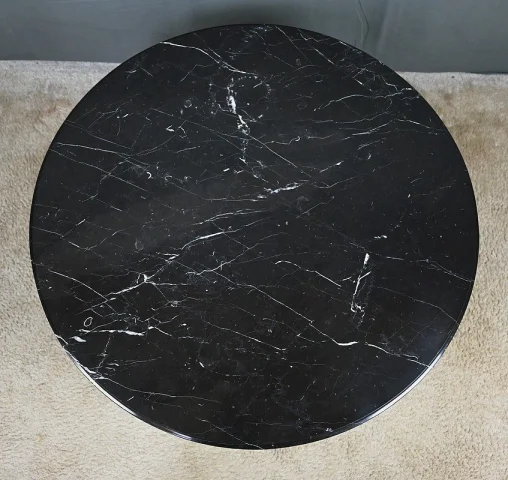 テーブル・ド・サロン、大理石と純金箔金彩木製、ルイ16世様式 – 20世紀中頃 — 非常に良好
