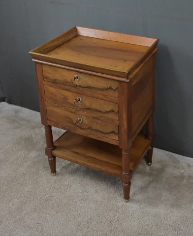 Petite Table de Salon en Noyer, style Louis-Philippe – Milieu XIXe

ルイ・フィリップ様式のウォールナット製小型サロンテーブル – 19世紀中頃 — Restauré