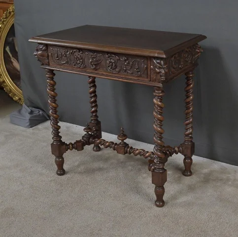 Petite Table Bureau en Noyer、アンリ2世様式 – 19世紀末 — Restauré
