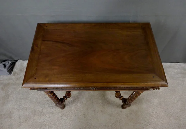 Petite Table Bureau en Noyer、アンリ2世様式 – 19世紀末 — Restauré