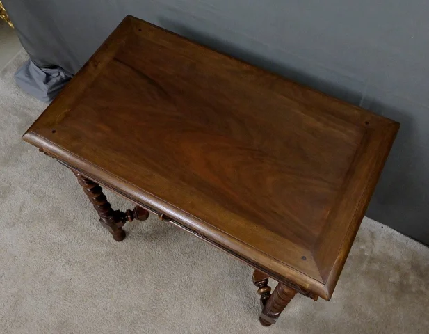 Petite Table Bureau en Noyer、アンリ2世様式 – 19世紀末 — Restauré