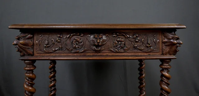 Petite Table Bureau en Noyer、アンリ2世様式 – 19世紀末 — Restauré