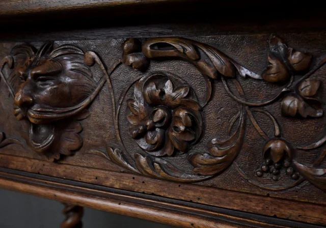 Petite Table Bureau en Noyer、アンリ2世様式 – 19世紀末 — Restauré