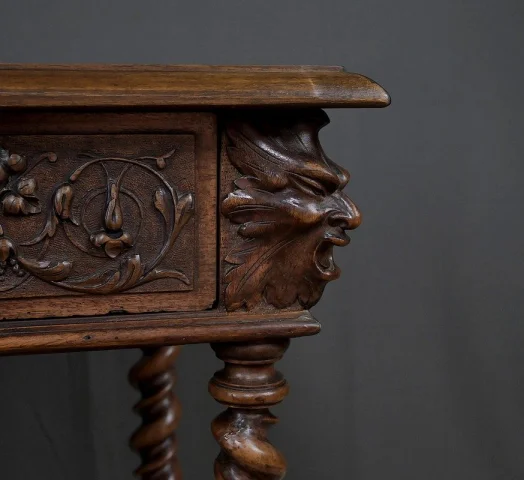 Petite Table Bureau en Noyer、アンリ2世様式 – 19世紀末 — Restauré
