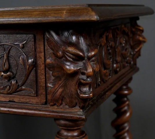 Petite Table Bureau en Noyer、アンリ2世様式 – 19世紀末 — Restauré