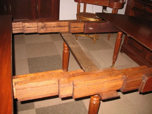 Table LPhilippe ovale en Acajou XIXe
