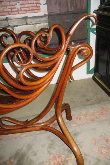 CRADLE IN DE THONET STIJL