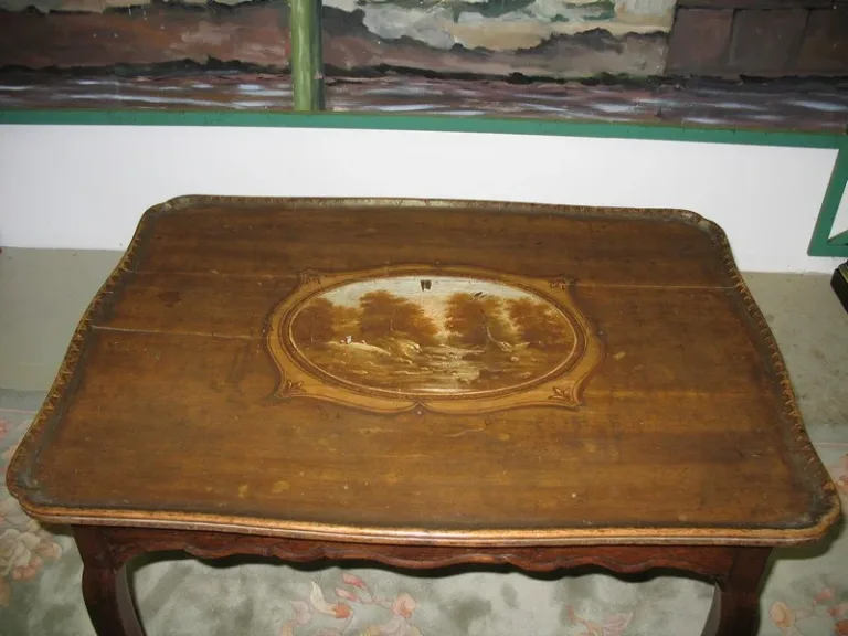 18e C "CABARET" TABEL IN WALNUT