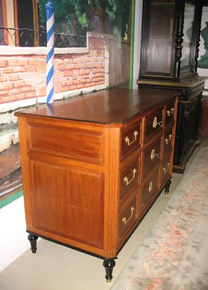 LOUIS XVI STIJL CHEST OF TRAWERS IN MAHOGANY