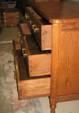 Commode Louis XVI en chêne XIXeme