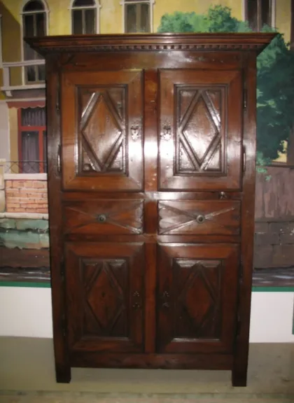 LOUIS XIII VIER TÜRSCHRANK