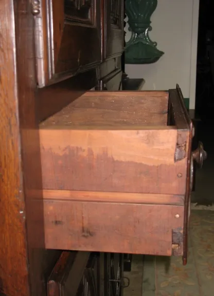 LOUIS XIII VIER TÜRSCHRANK