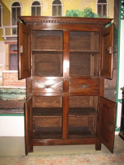 LOUIS XIII VIER TÜRSCHRANK
