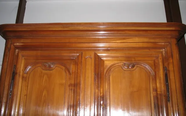 Armoire Louis XIV en merisier XVIIIe