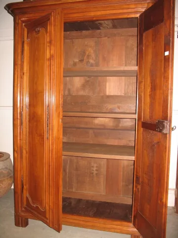 Armoire Louis XIV en merisier XVIIIe