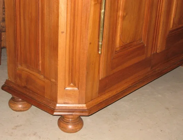 Armoire Louis XIV en noyer XIXeme