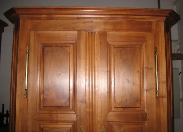 Armoire Louis XIV en noyer XIXeme