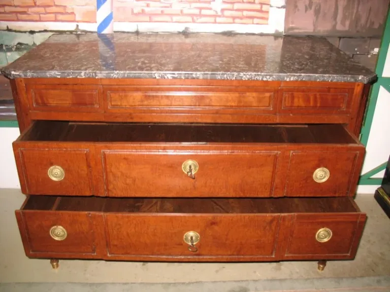 LOUIS XVI PERIODE CHEST OF TRAWERS
