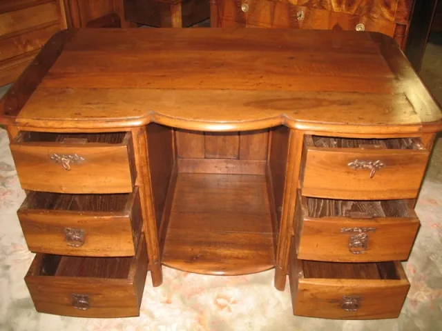 Bureau Louis XIV en noyer XVIIIe