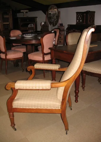 Fauteuil Voltaire en noyer XIXe