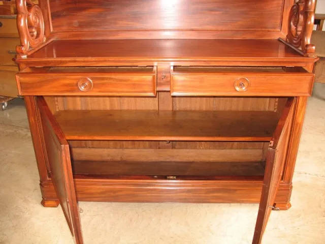 Une Paire de Buffets-Dressoir "St-Hubert" en acajou XIXe