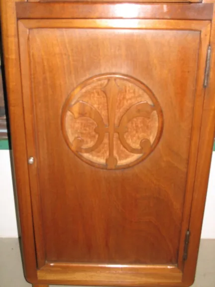 RADIO CABINET IN MAHOGANY