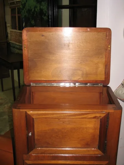 RADIO CABINET IN MAHOGANY