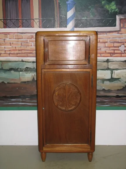 RADIO CABINET IN MAHOGANY
