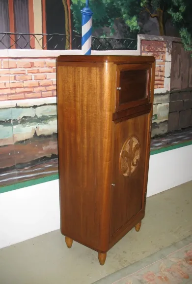 RADIO CABINET IN MAHOGANY