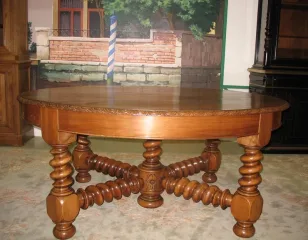 OVAL TABLE IN WALNUT