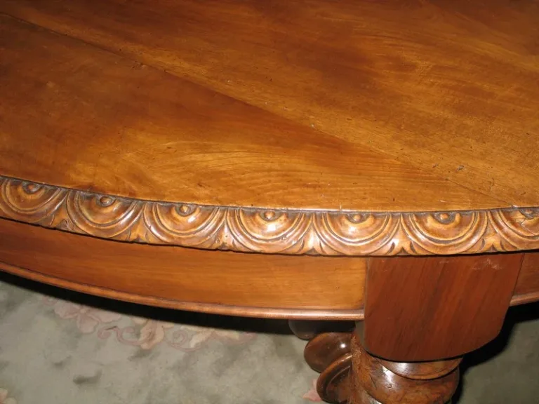 OVAL TABLE IN WALNUT