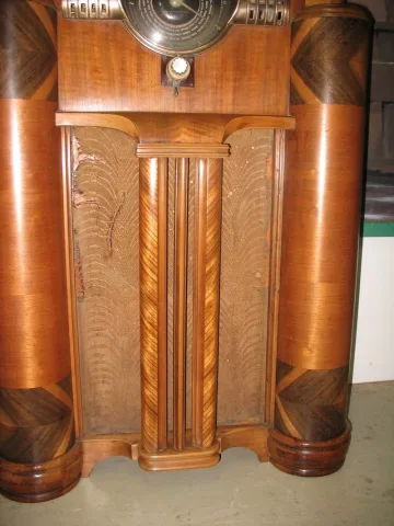 Meuble Radio en noyer XXe