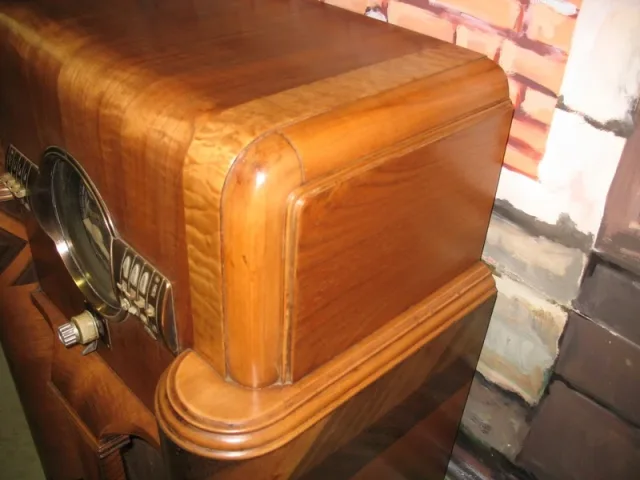 Meuble Radio en noyer XXe