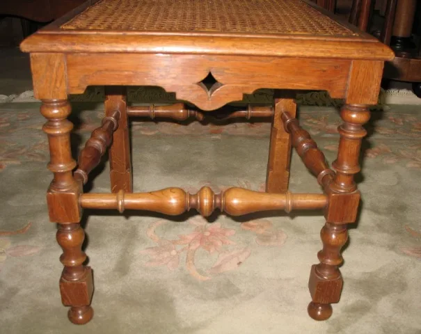 SET VAN ZEVEN LOUIS XIII STYLE CHAIRS